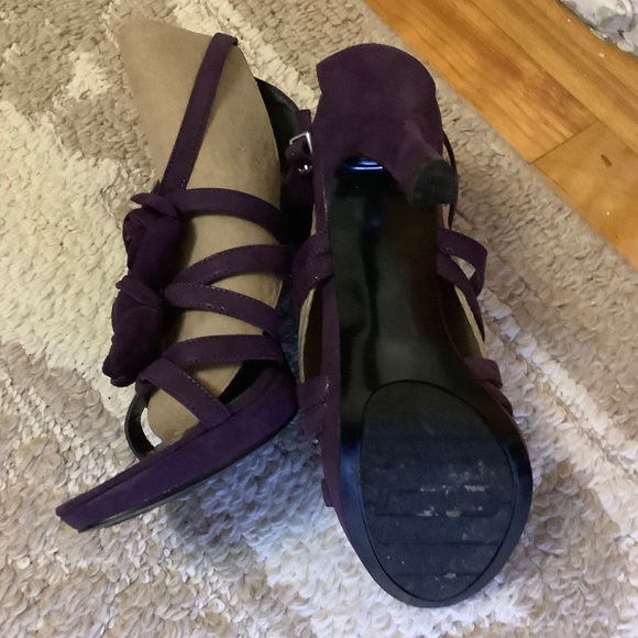 Bandolino purple suede heels 6.5 - Picture 3 of 4